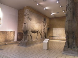 'Artefakti' u Britanskom Muzeju istrgnuti iz njihovih životnih svjetova (Wikipedia)