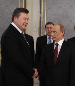 Viktor Janukovič i Vladimir Putin (Reuters)