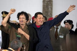 Moamer Gadafi i Hugo Chavez
