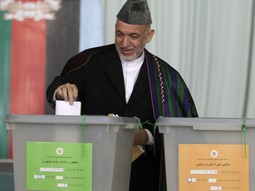 HAMID KARZAI, afganistanski predsjednik, ponovni izbor
može zahvaliti namještanju izbornih rezultata