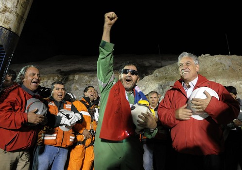Posljednji spašeni rudar Luis Urzua u društvu čileanskog predsjednika Sebastiana Pinere (Foto: Reuters)