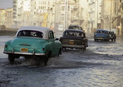 U Havani je zbog vode bilo problematično voziti (Reuters)