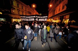 razni stavovi - jedan cilj
Među mladima koji marširaju zagrebačkim ulicama ima i mnogo onih koje politika uopće ne zanima, ali im je dosta besperspektivnosti