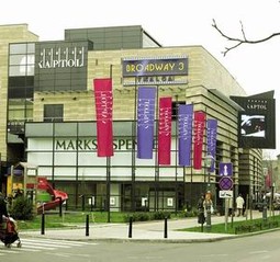 Zagrebački Centar Kaptol u zajedničkom projektu s mađarsko-američkom tvrtkom Intercom-Issa do rujna planira izgraditi još dvije kinodvorane sa 450 mjesta.