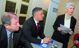 Ministrica Jadranka Kosor, Valentin Rajković, tajnik Udruge dragovoljaca i veterena, i Tomislav Merčep na predstavljanju Fonda