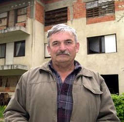Vilenica je do mirne reintegracije živio u Vukovaru, u kući prognanog Hrvata, Stjepana Špera. Kada se Šper poželio vratiti u svoju kuću, obitelj Vilenica mu je prepustila kuću, odlučivši se vratiti u svoju kuću u Karlovac.