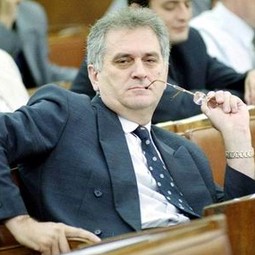 Na predsjedničkim izborima u studenome Nikolić je dobio najviše glasova, ali šef srpske države nije postao zbog nedovoljnog odaziva birača, koji nije dostigao polovinu biračkog tijela.