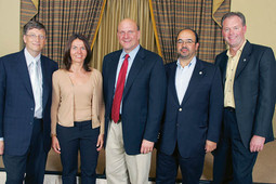 VANESA SCHÜTZ s vrhom Microsofta 2004., Billom Gatesom, Steveom Ballmerom, Rodrigom Costom i Kevinom Johnsonom