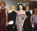 Eve, Christina Aguilera, Dita von Teese, Lisa Marie Presley i Lil' Kim nadaju se da će novom MAC-ovom reklamnom kampanjom pomoći oboljelima od AIDS-a