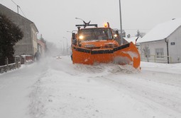 Snijeg i snažna bura blokirali su promet