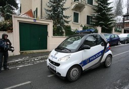 Policija ispred kuće bivšeg premijera u Kozarčevoj ulici