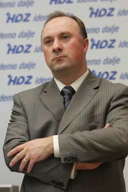 DAMIR POLANČEC, potpredsjednik Vlade i
ministar gospodarstva, te voditelj hrvatske pregovaračke strane, može očekivati nezadovoljstvo
među građanima Istarske županije