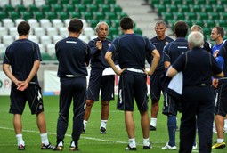 S nogometašima
Dinama krajem
kolovoza u Mađarskoj
prije njegove prve
utakmice na klupi kluba protiv Gyora,
koji je u Europskoj ligi
pobijedio s 0:2