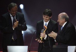 Michel Platini, Lionel Messi i Sepp Blatter