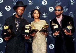 The Fugees
izvanredno uspješna hip
hop grupa koju su činili
Wyclef Jean, Lauryn Hill i
Prakazrel Michel, snimljeni
sa svojim Grammyjima