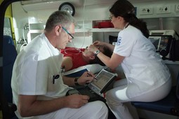 MODERAN SUSTAV ePCR omogućava ekipama Hitne da prije dolaska na teren imaju u laptopu u kolima podatke zaprimljene
telefonom, oni
na terenu unose
dijagnozu koja
liječnicima u bolnici
olakšava i ubrzava
obradu pacijenta