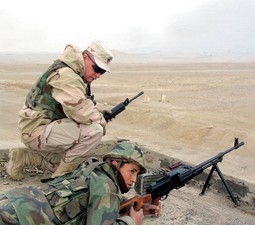 VODOVI ZA OBUKU Iza imena OMLT kriju se timovi vojnika koji obučavaju afganistanske postrojbe, ali ih i prate u borbene aktivnosti, slično kao i u Vijetnamu.
