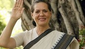 Sonia Gandhi je odmah najavila da Kongres počinje pregovore o vladinoj koaliciji, prešutjevši hoće li biti premijerka