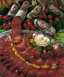 Tajnu recepturu Gavrilovićeve salame čuva već osam generacija obitelji te poznate petrinjske obitelji