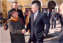U OBRANI SANADERA Jerko Rošin blizak
je prijatelj s bivšim
premijerom Ivom
Sanaderom, te je branio njegovu odluku da se naprasno povuče iz hrvatske politike