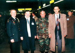 IVAN ŠARAC (lijevo) u društvu sa šefom SIS-a Antom Gugićem, generalom Shalikashvilijem i Markicom Rebićem