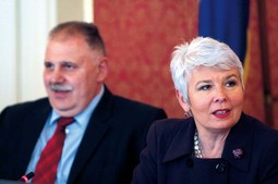 Ministar financija Ivan Šuker i premijerka Jadranka Kosor (Foto: Ilustracija izvršne vlasti)