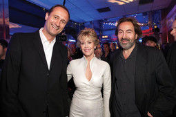 Jane Fonda s Hansom Hurchom, direktorom festivala, i Andreasom Mailathom-Pokornym, zaduženim za kulturu Beča