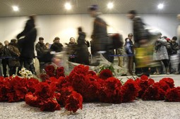 Ruže na aerodromu Domodjedovo u znak sjećanja na poginule