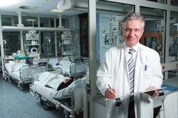 Internist Rajko Ostojić revitalizirao je
transplantacijski program KBC-a Rebro, a u SAD-u je popunio donorsku karticu na osnovi koje je dopustio da mu se po smrti uzmu svi organi i tkiva koje se inače transplantira