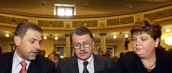 Milan Bandić, zamjenik zagrebačke gradonačelnice, čelnik zagrebačkog SDP-a i jedan od kandidata za zamjenika predsjednika SDP-a, opsovao je više puta majku Vlasti Pavić, zagrebačkoj gradonačelnici.