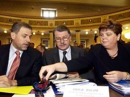 Milan Bandić, zamjenik zagrebačke gradonačelnice, čelnik zagrebačkog SDP-a i jedan od kandidata za zamjenika predsjednika SDP-a, opsovao je više puta majku Vlasti Pavić, zagrebačkoj gradonačelnici.