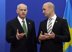 Grčki premijer George Papandreou i švedski kolega Fredrik Reinfeldt; Foto: Reuters