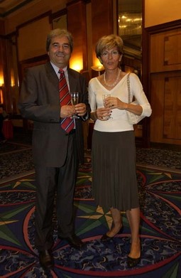 MIRJANA RAKIĆ s Damirom Matkovićem, kolegom s HTV-a gdje je provela svoju novinarsku karijeru te
bila i glavna urednica Informativnog programa