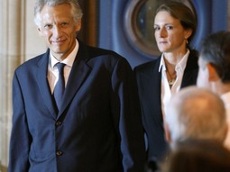 DOMINIQUE DE VILLEPIN Bivši premijer je, po svemu sudeći, sudjelovao u
ilegalnom pokušaju diskreditacije francuskog predsjednika Sarkozyja