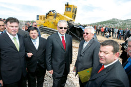 PREMIJER SANADER na Hvaru na predstavljanju Terrain Levelera s Andrijom Popovićem, ministrom Čobankovićem i Lukom Bebićem