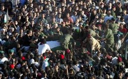 Kaos u kojem je u petak, 12. studenoga, u dvorištu svog sjedišta u Ramallahu na Zapadnoj obali Jordana pokopan palestinski vođa Yasser Arafat.