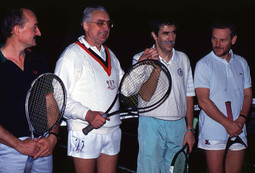 TENISKA PARTIJA u ljeto 1990. Ivica Račan s predsjednikom Franjom Tuđmanom, njegovim savjetnikom Slavenom Leticom i Cirilom Ribičićem