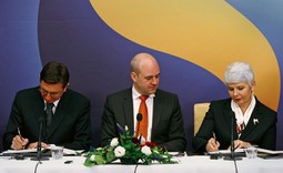 Borut Pahor i Jadranka Kosor prilikom potpisivanja Arbitražnog sporazuma