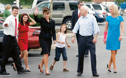 McCAIN - PALIN 2008. Todd Palin, njegova kći Piper, potpredsjednička kandidatkinja Sarah Palin, kćer Willow, John McCain i njegova supruga Cindy