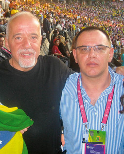 S KNJIŽEVNIKOM Paulom Coelhom u Berlinu, na nogometnoj utakmici Hrvatska - Brazil na Svjetskom prvenstvu 2006.