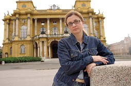 SLUČAJ ANE LEDERER
Intendanticom HNK u Zagrebu postala je unatoč protivljenju
dva od tri člana komisije: kasnije se doznalo da je bliska
prijateljica Mirjane Sanader