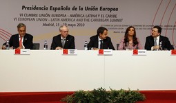 Sebastian Pinera, Herman Van Rompuy, Jose Luis Rodriguez Zapatero, Cristina Fernandez de Kirchner i Jose Manuel Barroso (Reuters)