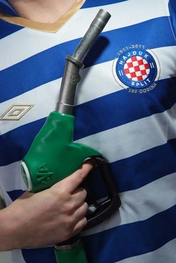 SURADNJA Tvrtka
Gazpromnjeft već je postala generalni
sponzor srpskog
nogometnog kluba
Crvena zvezda, a posljednjih pet godina ulaže i u Zenit iz St.
Peterburga; razgovori o ulaganju u Hajduk
intenzivirali su se u
vrijeme odigravanja
dviju utakmica između Hajduka i Zenita u sklopu Lige UEFA
