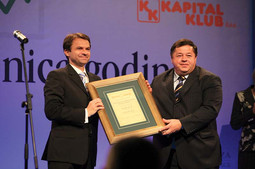 Zlatna dionica Predsjednik Uprave Podravke Zdravko Šestak preuzeo je u ponedjeljak nagradu za najbolju industrijsku dionicu u sektoru hrane i lijekova