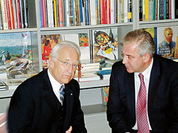 Premijer Ivo Sanader navodno je veliki prijatelj s Edmundom Stoiberom, bivšim premijerom Bavarske, koja je većinski vlasnik Hypo banke