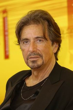 U privatnom životu Pacino je najpoznatiji hollywoodski neženja. Ima troje djece, kćer Julie Marie s učiteljicom glume Jan Tarrant te blizance Antona i Oliviju s glumicom Beverly D'Angelo.