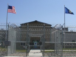 HARDIN, MONTANA
Privatni zatvor Two Rivers zjapi prazan i vlasnici se nadaju da će dobiti priliku da zatoče
osuđenike iz Guantanama