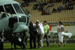 Helikopeter je sletio na stadion NK Zrinski u Mostaru

Foto: Stojan Lasić/Pixsell