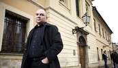 MARKO RAKAR Vlasnik sajta pollitika.com i bloga mrak.org bio je uhićen u travnju pod
sumnjom da je objavio registar branitelja