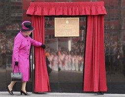 Kraljica
Elizabeta II. slavi
dijamantni jubilej,
šest desetljeća
vladavine